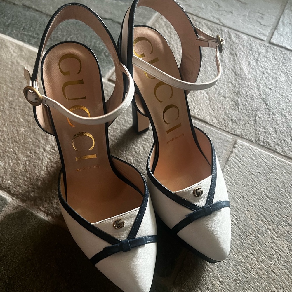 Gucci Women's White and navy platforms